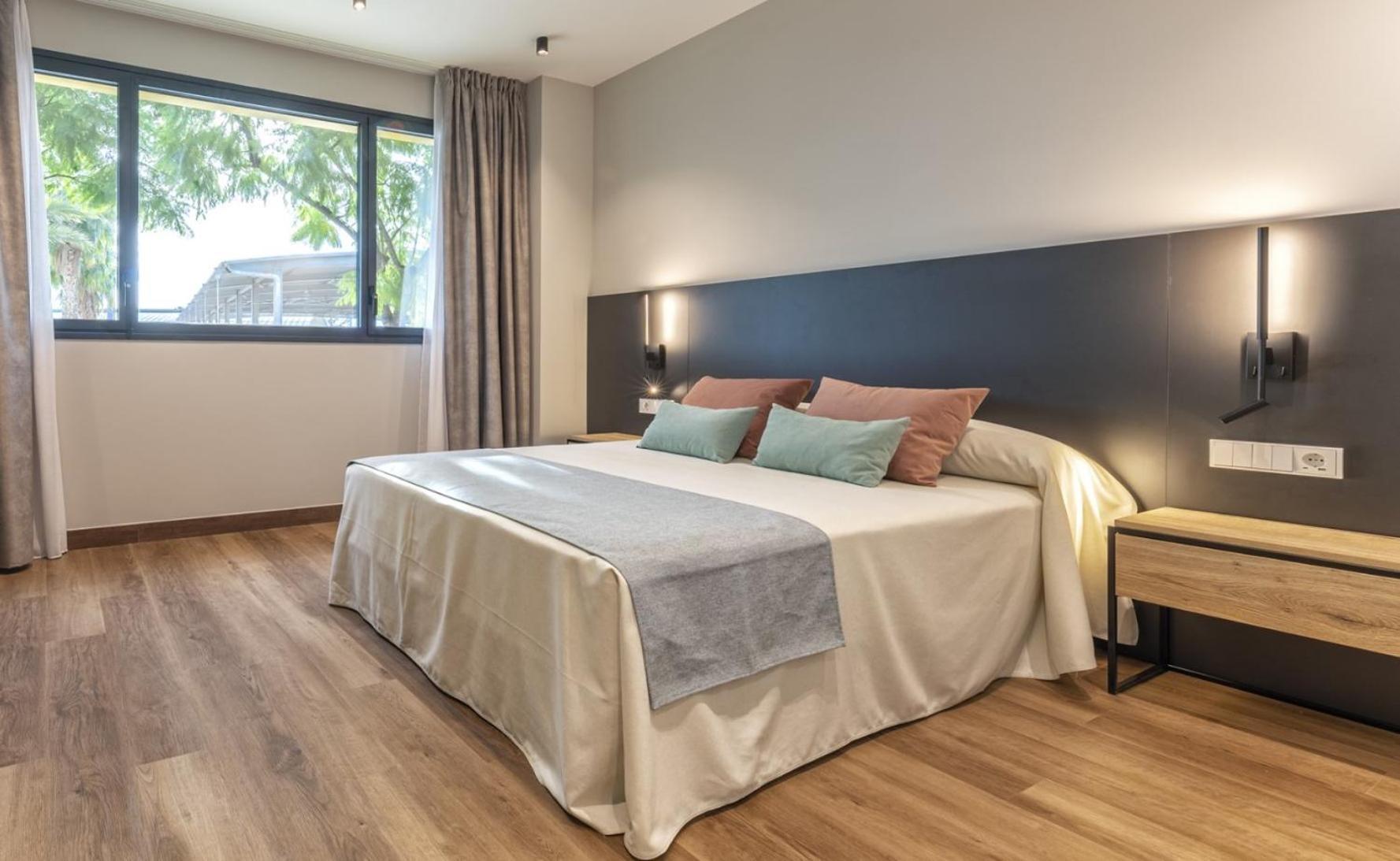 Universa Hoteles Сан-Висенте-дель-Распеч Экстерьер фото