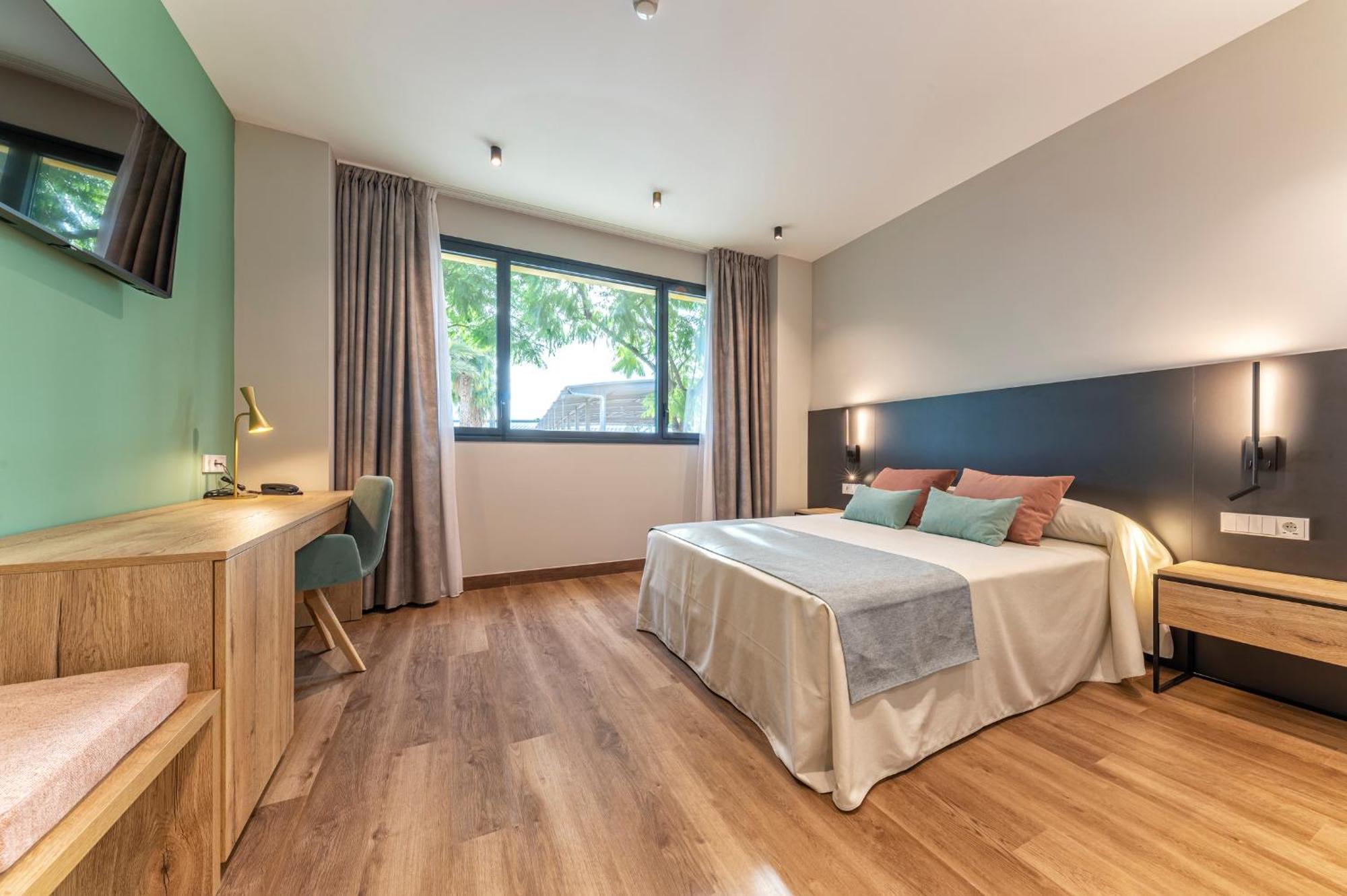 Universa Hoteles Сан-Висенте-дель-Распеч Экстерьер фото