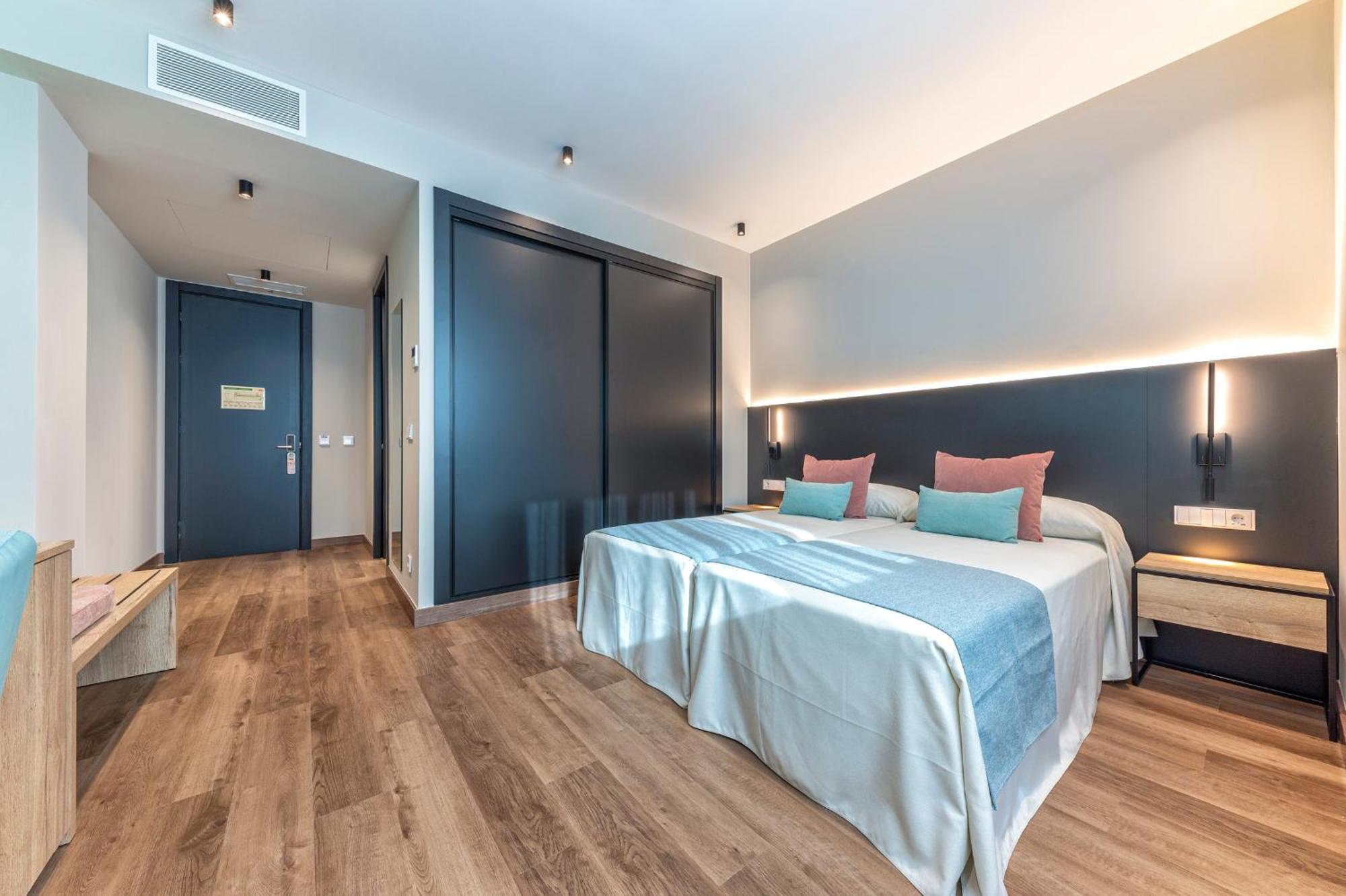 Universa Hoteles Сан-Висенте-дель-Распеч Экстерьер фото